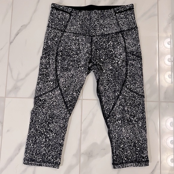 Lululemon Athletica Outrun 17" Crop Splatter White Black / Black Women’s Size 6 - Picture 2 of 15